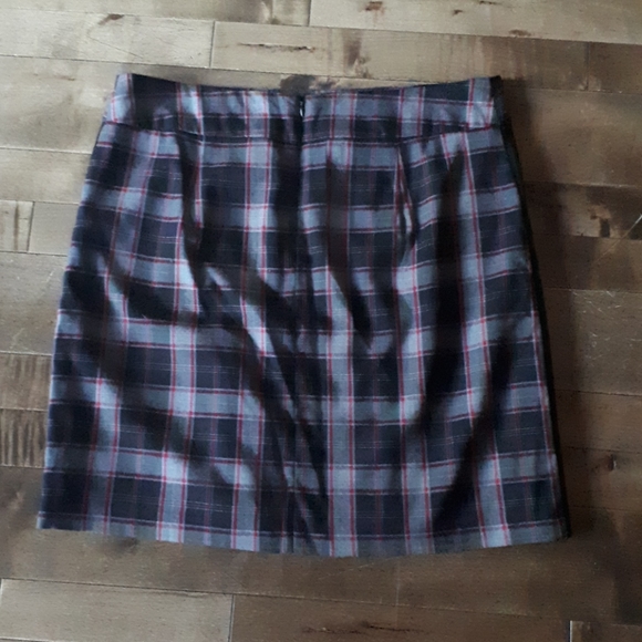 skirt - Picture 2 of 2